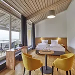 Elzland Pfauen Wellness & ホテル 4*