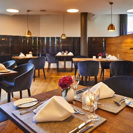 Elzland Pfauen Wellness & 4*